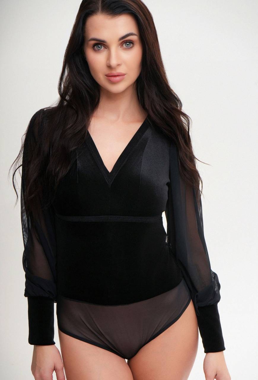 Body welurowe z przezroczystymi rękawami – eleganckie body